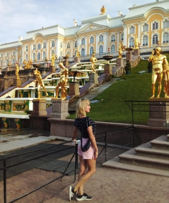 Живу в самом сердце Москвы, где оживает ночная жизнь, и я знаю все его секреты. Моя красивая внешность и умные глаза не оставят тебя равнодушным. Мои услуги - это не только страстный секс, но и интеллектуальное общение. Я могу погрузить тебя в мир настоящего удовольствия и релаксации. Что скрывается в моих объятиях? Отзывы говорят сами за себя! 😉 Фото, которые я загрузила, искренние и не обработанные, чтобы ты смог насладиться каждой моей кривой. Я гарантирую конфиденциальность и уютное место в Москве для нашей встречи. Жду твоего звонка! 😘 Ада